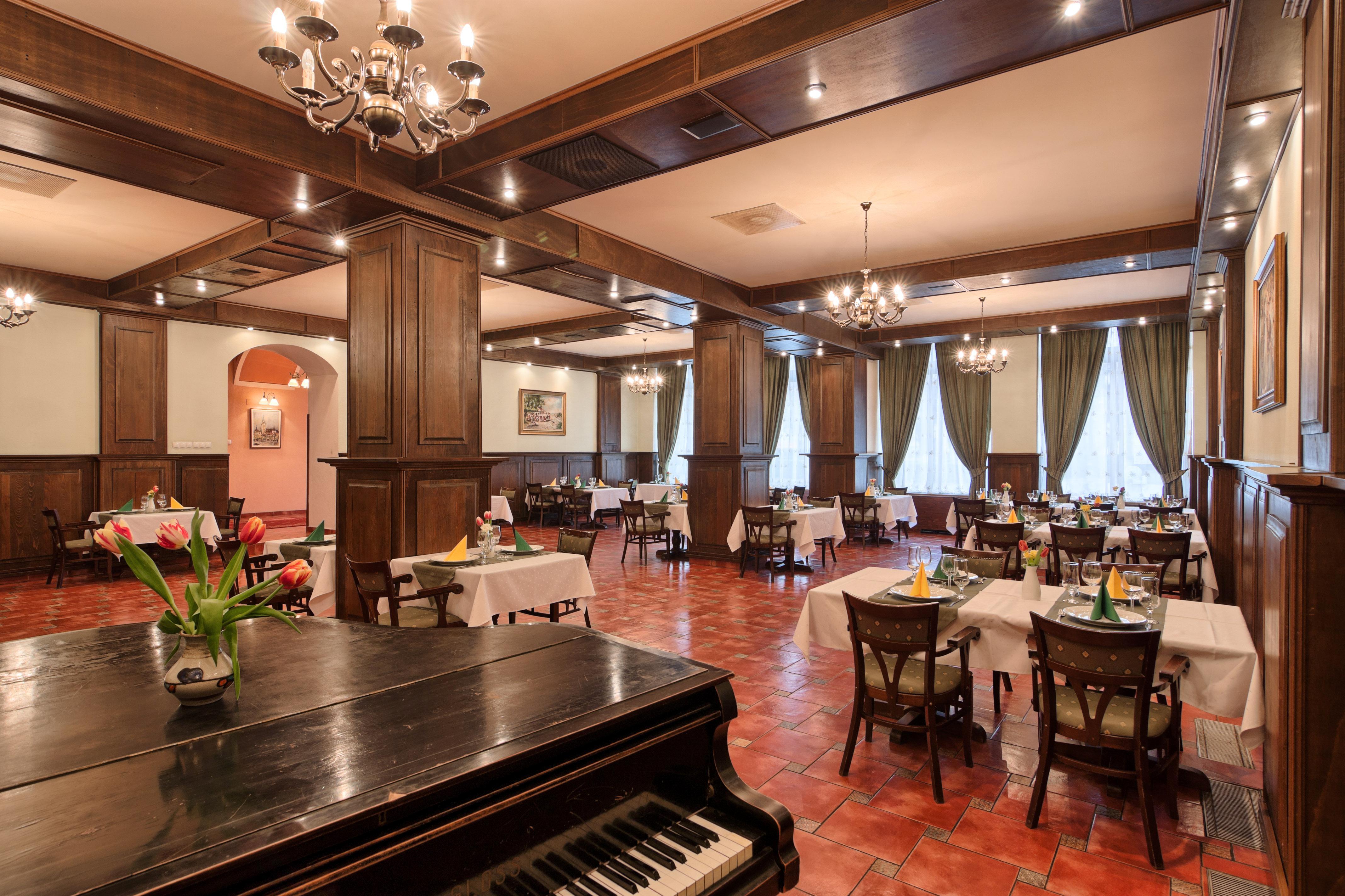 Mediaş Hotel Traube מראה חיצוני תמונה