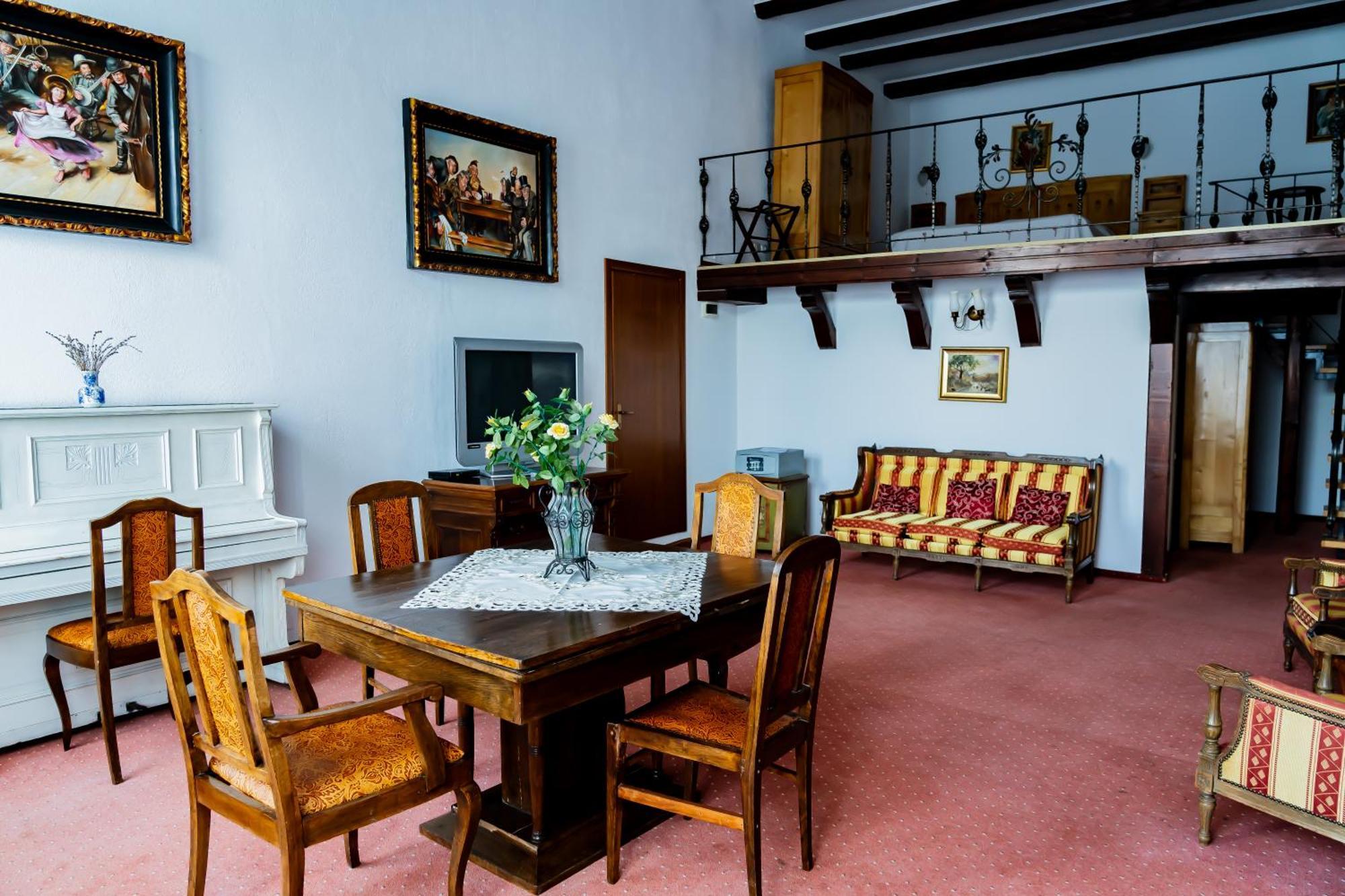 Mediaş Hotel Traube מראה חיצוני תמונה